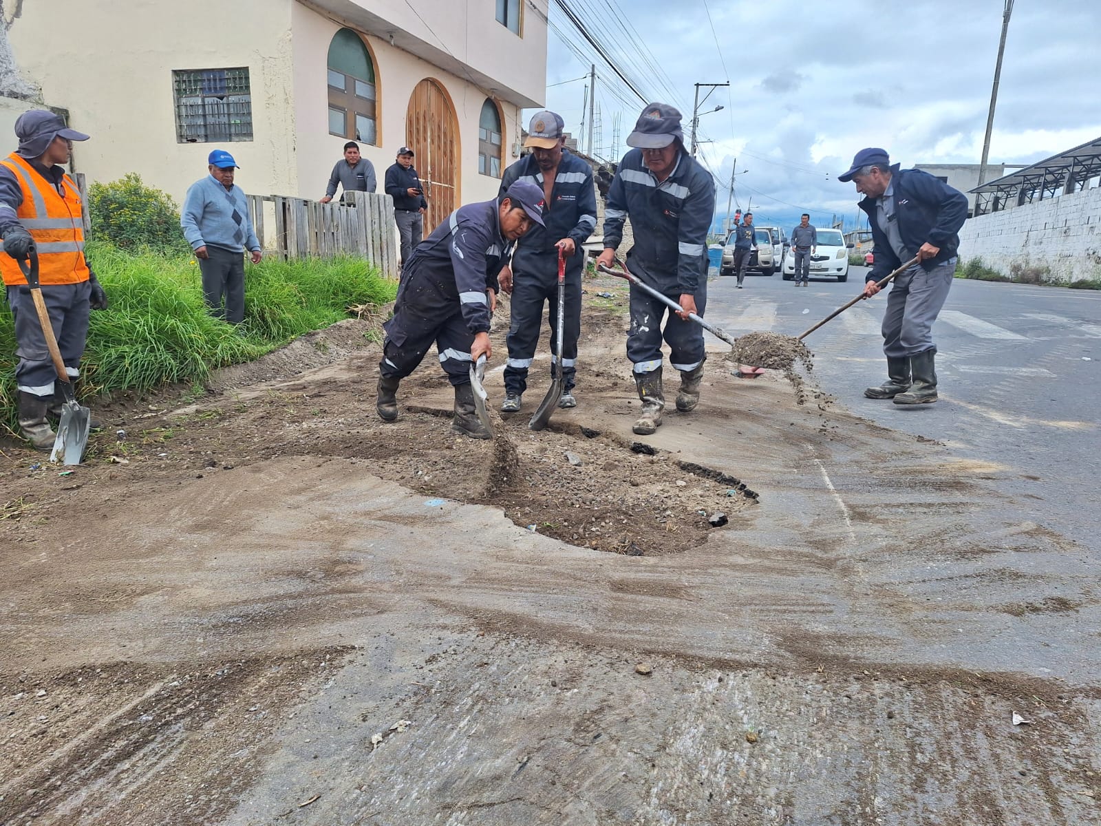 INICIO DE BACHEO EN PICAIHUA: UN COMPROMISO DE MEJORA VIAL